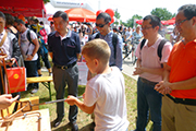 Chinesische Delegation beim Donauinselfest 2016